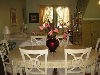 Heritage Inn Trinidad Belmont Bed & Breakfast